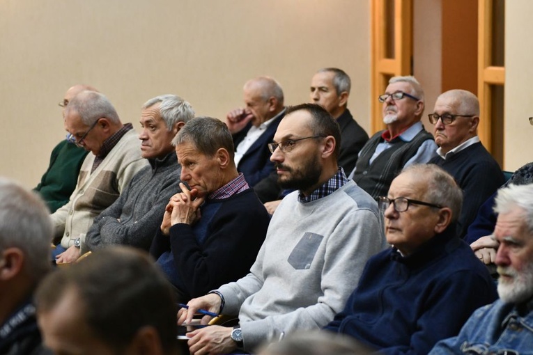 Rekolekcje dla nadzwyczajnych szafarzy Komunii Świętej w Głogowie