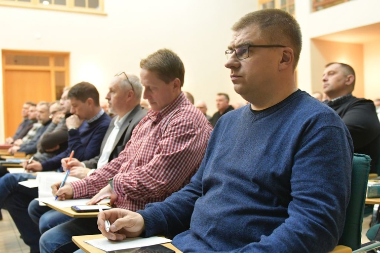 Rekolekcje dla nadzwyczajnych szafarzy Komunii Świętej w Głogowie