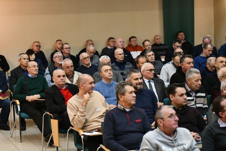 Rekolekcje dla nadzwyczajnych szafarzy Komunii Świętej w Głogowie