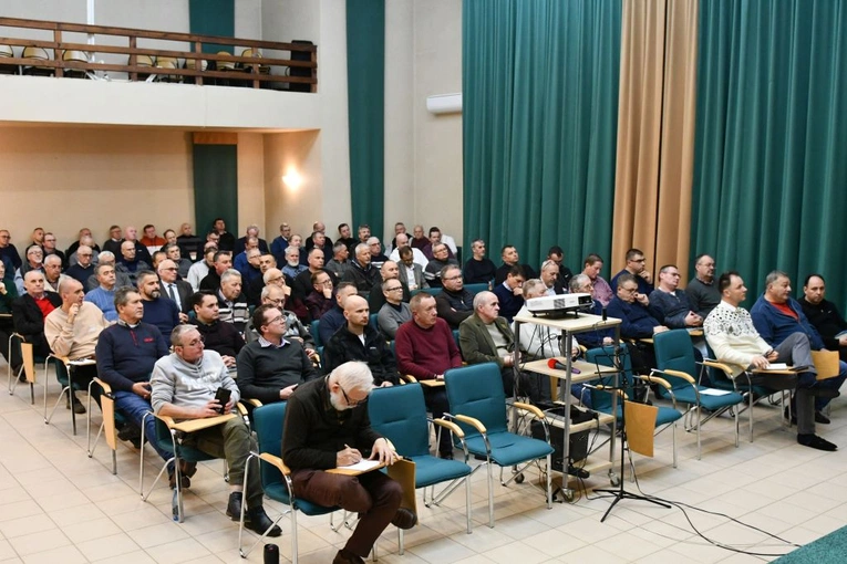 Rekolekcje dla nadzwyczajnych szafarzy Komunii Świętej w Głogowie