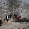 Korzystając z zwieszenia broni Palestyńczycy uciekają z północy Strefy Gazy na południe