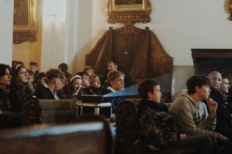 Modlitewny Wieczór Młodych w Rokitnie