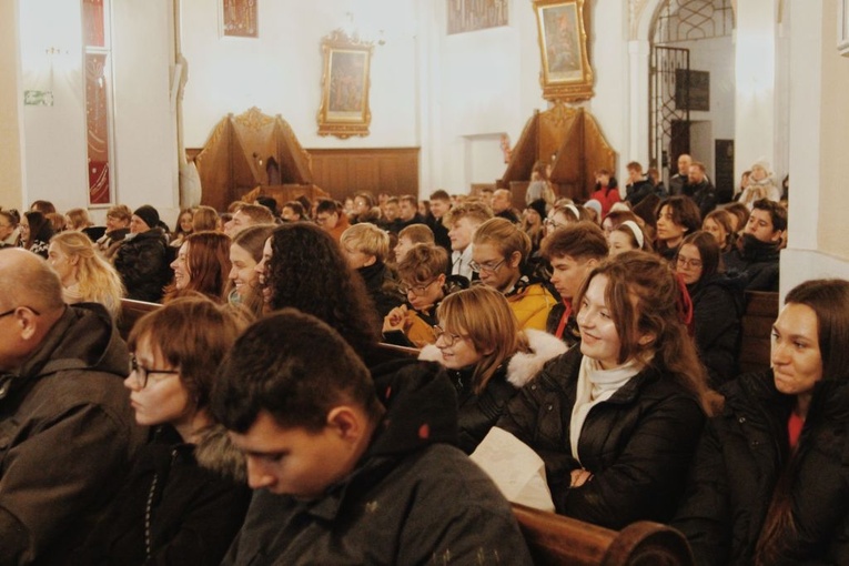 Modlitewny Wieczór Młodych w Rokitnie