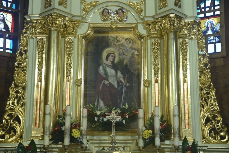 Obraz św. Katarzyny w ołtarzu głównym.