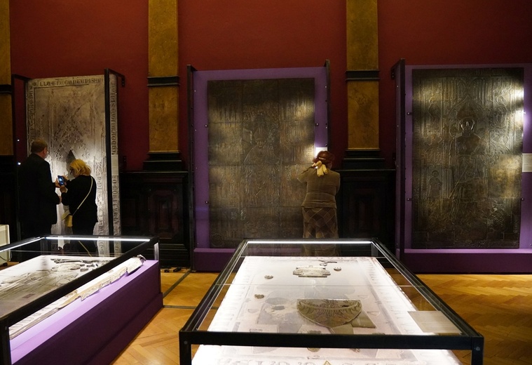 "Sztuka umierania" z płytami nagrobnymi biskupów wrocławskich