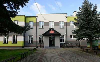 Zmodernizowana szkoła w Sokolnikach.