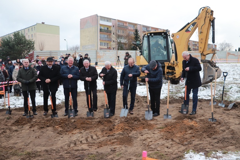 Wprowadzenie relikwii bł. rodziny Ulmów i poświęcenie ziemi pod budowę kościoła w Rawie Mazowieckiej