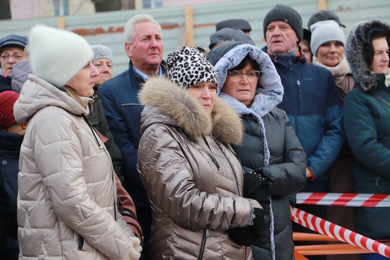 Wprowadzenie relikwii bł. rodziny Ulmów i poświęcenie ziemi pod budowę kościoła w Rawie Mazowieckiej