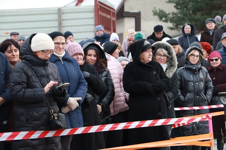 Wprowadzenie relikwii bł. rodziny Ulmów i poświęcenie ziemi pod budowę kościoła w Rawie Mazowieckiej