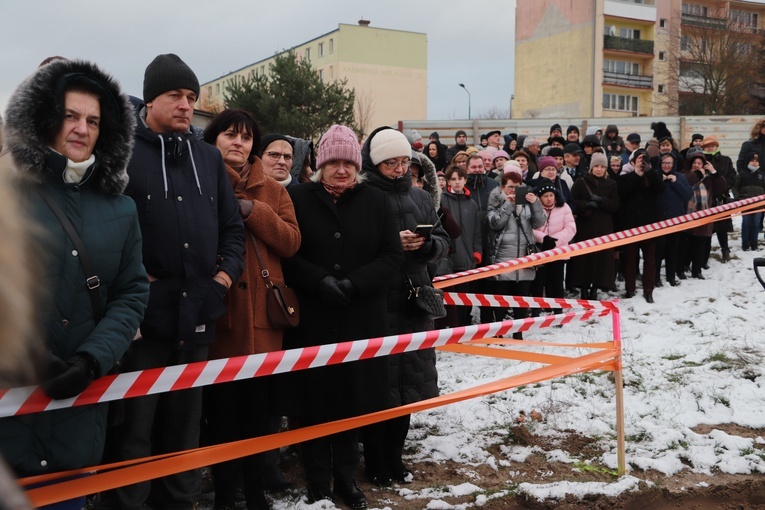 Wprowadzenie relikwii bł. rodziny Ulmów i poświęcenie ziemi pod budowę kościoła w Rawie Mazowieckiej