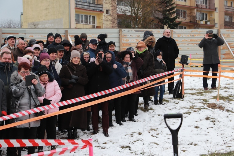 Wprowadzenie relikwii bł. rodziny Ulmów i poświęcenie ziemi pod budowę kościoła w Rawie Mazowieckiej