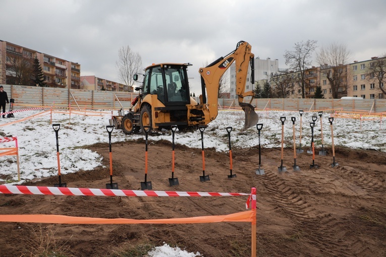 Wprowadzenie relikwii bł. rodziny Ulmów i poświęcenie ziemi pod budowę kościoła w Rawie Mazowieckiej