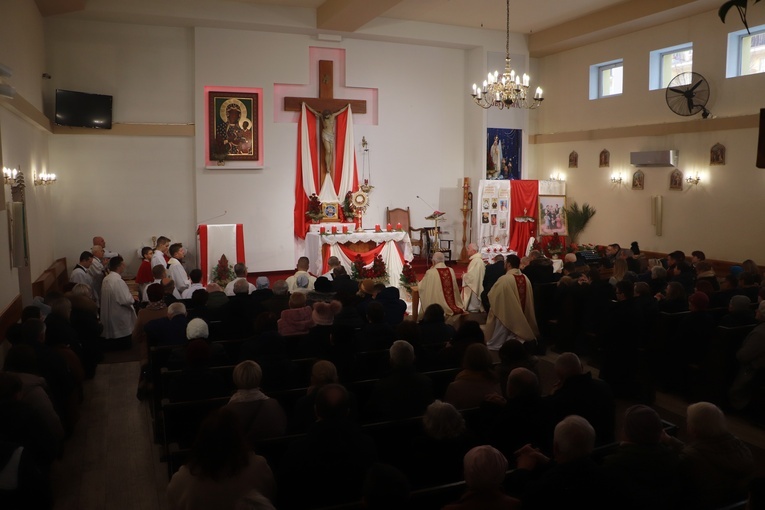 Wprowadzenie relikwii bł. rodziny Ulmów i poświęcenie ziemi pod budowę kościoła w Rawie Mazowieckiej