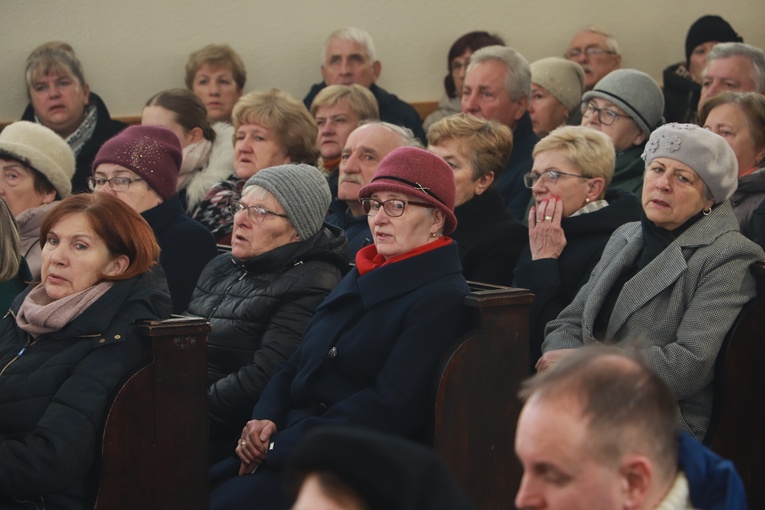 Wprowadzenie relikwii bł. rodziny Ulmów i poświęcenie ziemi pod budowę kościoła w Rawie Mazowieckiej