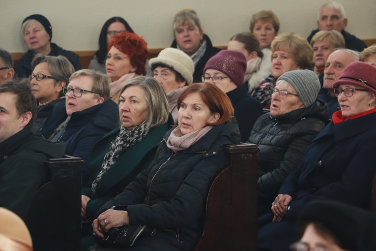 Wprowadzenie relikwii bł. rodziny Ulmów i poświęcenie ziemi pod budowę kościoła w Rawie Mazowieckiej