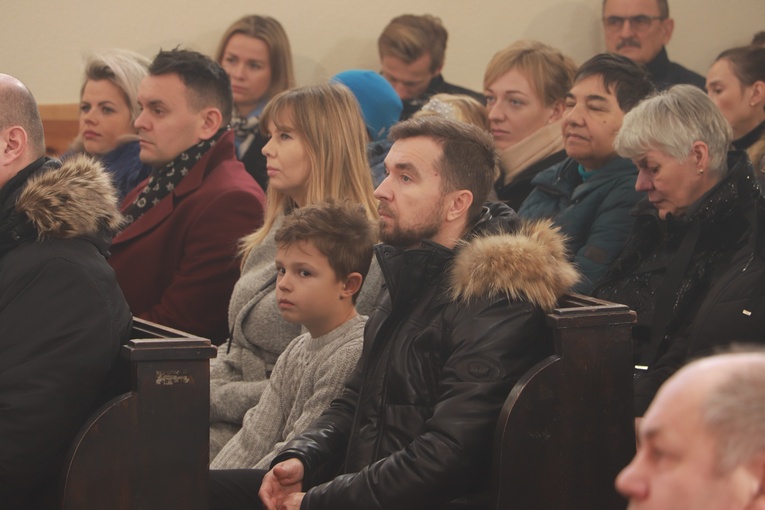 Wprowadzenie relikwii bł. rodziny Ulmów i poświęcenie ziemi pod budowę kościoła w Rawie Mazowieckiej