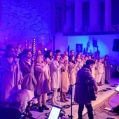 Uwielbienie prowadził Chadek Gospel Choir pod przewodnictwem Grzegorza Głucha.