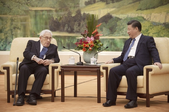 Przywódca Xi Jinping złożył kondolencje z powodu śmierci "dobrego przyjaciela" Kissingera
