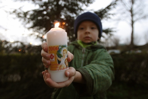Już od 30 lat świeca Caritas towarzyszy polskiej Wigilii