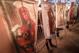 Papież wzywa do refleksji nad kobiecym wymiarem Kościoła