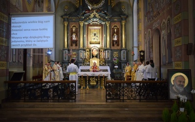 Wspólna modlitwa pod przewodnictwem biskupa ordynariusza.