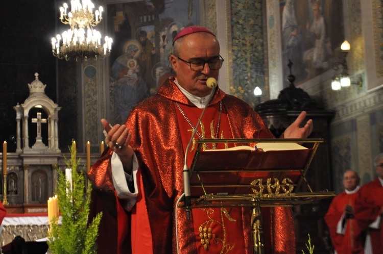 - Po roku doświadczyłem osobiście czym jest pływanie po Wiśle związane z pracą, wypoczynkiem, a także z modlitwą i pielgrzymką - mówił biskup.