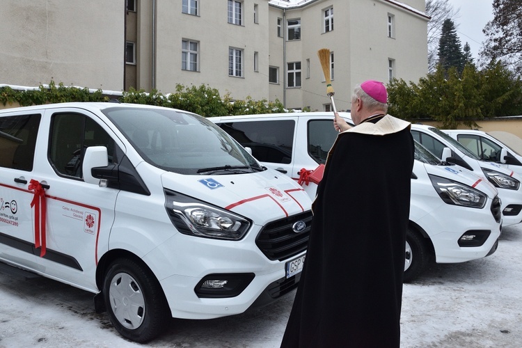 Samochody dla podopiecznych Caritas AG