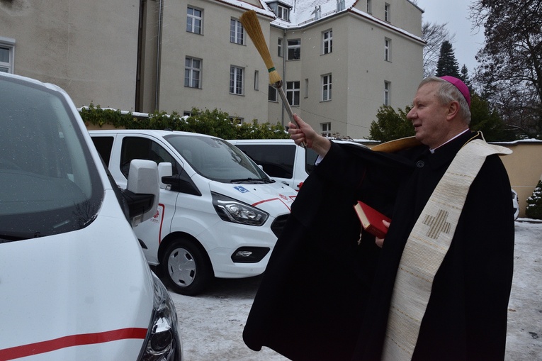 Samochody dla podopiecznych Caritas AG