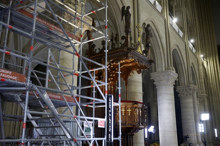 Papież przyjedzie do Paryża na otwarcie katedry Notre Dame?