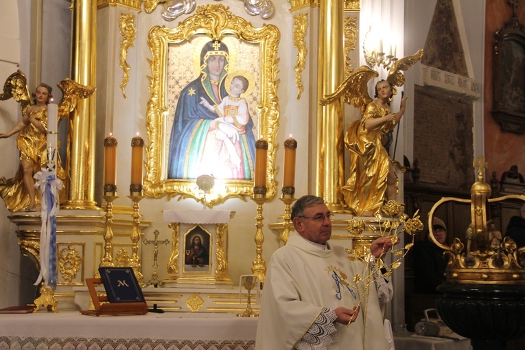 Mielec. Powstanie apostolatu Złota Róża