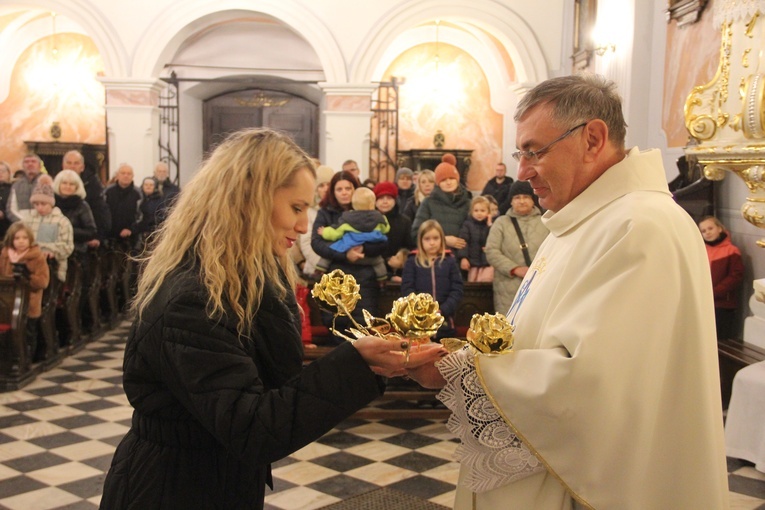 Mielec. Powstanie apostolatu Złota Róża