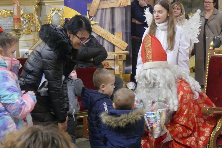 Wprowadzenie relikwii św. Mikołaja do bazyliki w Rychwałdzie