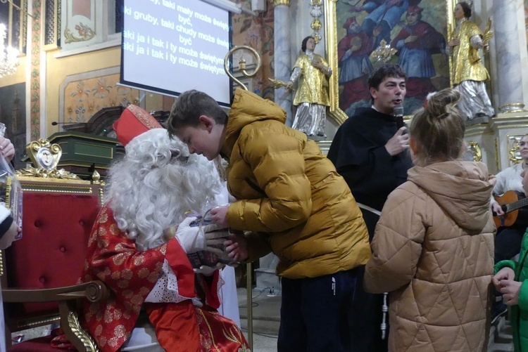 Wprowadzenie relikwii św. Mikołaja do bazyliki w Rychwałdzie