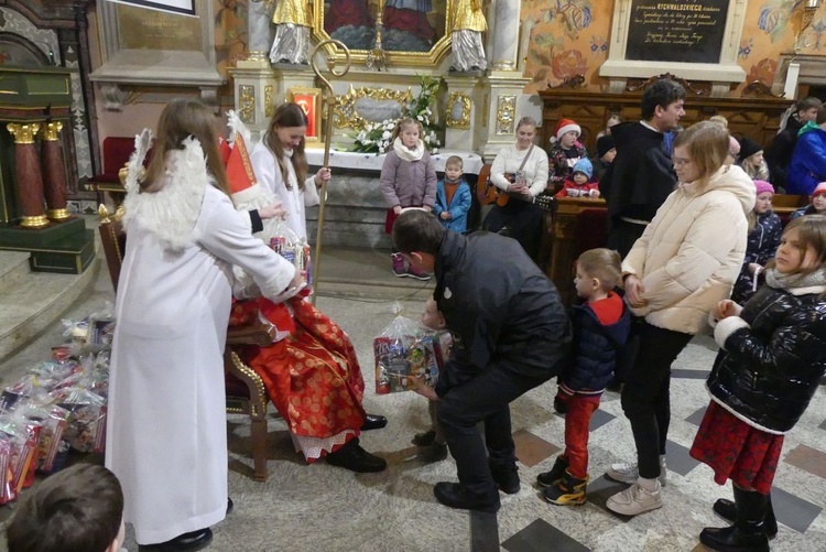 Wprowadzenie relikwii św. Mikołaja do bazyliki w Rychwałdzie