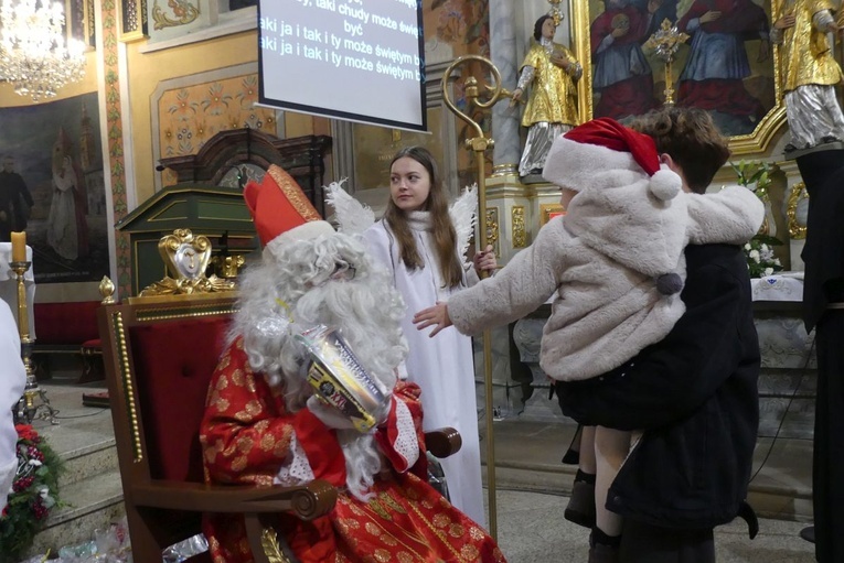 Wprowadzenie relikwii św. Mikołaja do bazyliki w Rychwałdzie