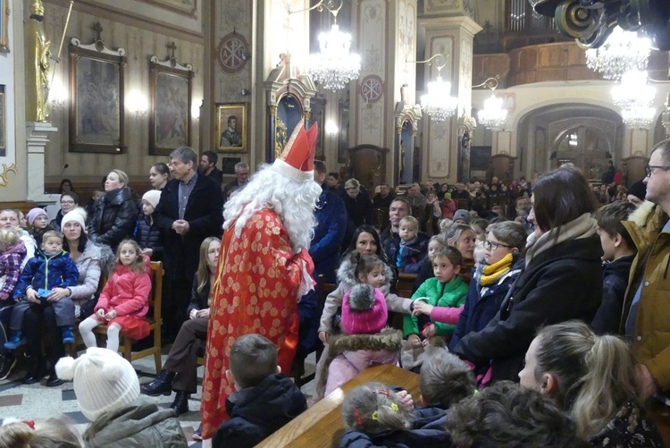 Wprowadzenie relikwii św. Mikołaja do bazyliki w Rychwałdzie