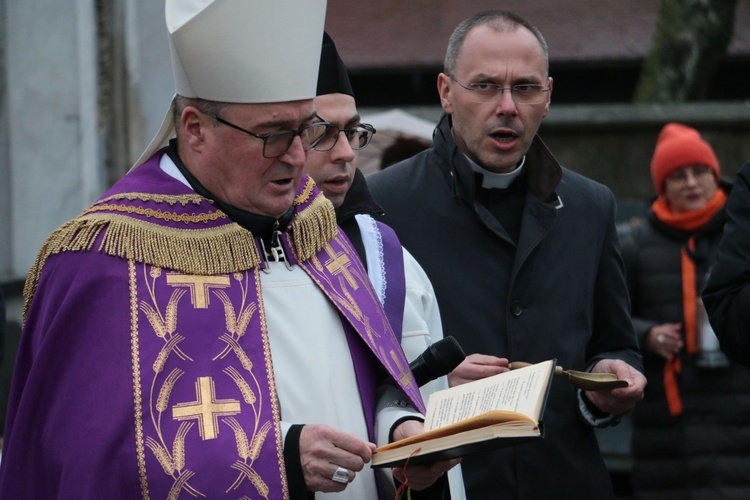 Płock. Pogrzeb ks. prał. Janusza Śniegockiego (1942-2023)