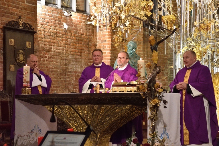 Liturgia w 42. rocznicę wprowadzenia stanu wojennego