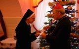 Życzenia biskupowi złożyła referentka ds. zakonnych s. Klara Radczak.