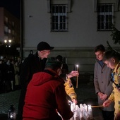 Podczas spotkania harcerze przekazali Betlejemskie Światło Pokoju.