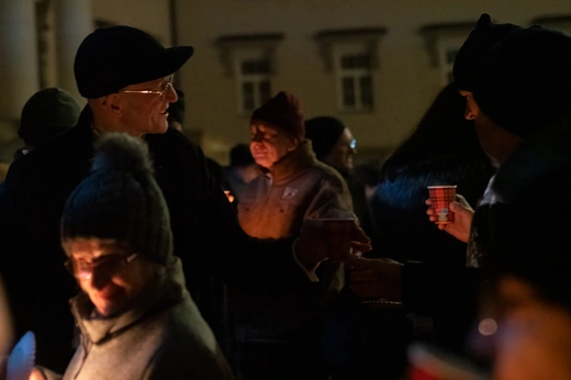 Rozświetlenie choinki przed katowicką kurią