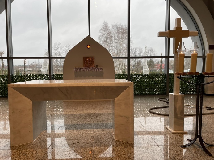 Msza św. przy nowym ołtarzu 