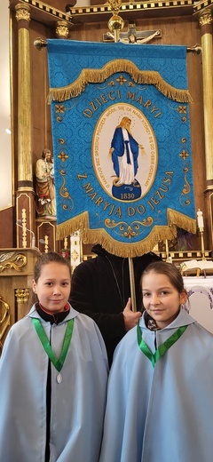 Marianki z parafii pw. Narodzenia NMNP w Smolcu