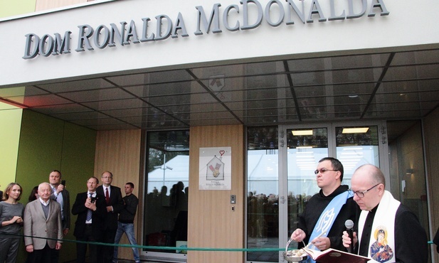 Bolonia. Alberto Tomba u chorych dzieci