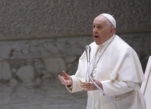 Papież do Kurii: słuchajmy, rozeznawajmy, miejmy odwagę podążania naprzód