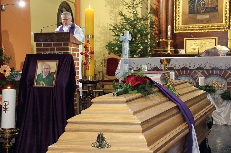Msza św. pogrzebowa śp. ks. Derynga