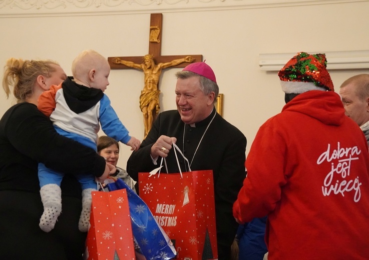 Finał akcji "Nasza Paka" Caritas Archidiecezji Wrocławskiej