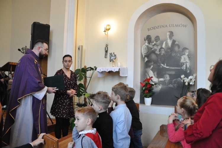 Wprowadzenie relikwii bł. Ulmów w diecezjalnej szkole w Nysie