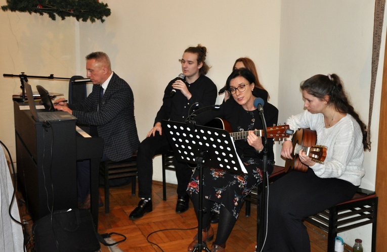 Wprowadzenie relikwii bł. Ulmów w diecezjalnej szkole w Nysie