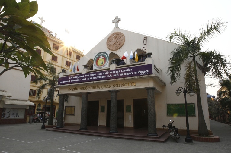 Watykan: Polak pierwszym stałym papieskim przedstawicielem w Wietnamie